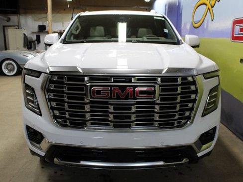 New 2026 GMC Yukon XL Denali w/ Denali Reserve Package AWD/4WD image 3