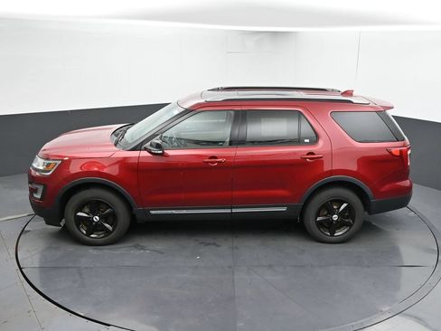 Used 2016 Ford Explorer XLT w/ Equipment Group 202A AWD/4WD image 17