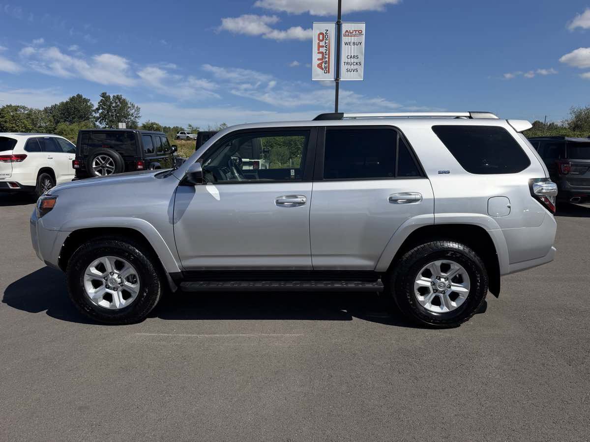 Used 2020 Toyota 4Runner SR5 AWD/4WD image 5