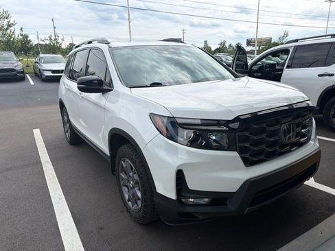 Used 2024 Honda Passport TrailSport image 3