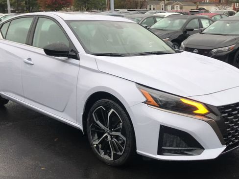 New 2025 Nissan Altima 2.5 SR w/ SR Premium Package image 2