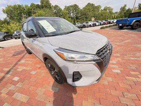 Used 2023 Nissan Kicks SR w/ SR Premium Package FWD image 38