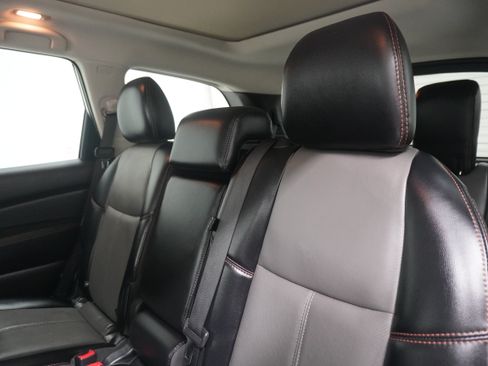 Used 2020 Nissan Pathfinder SL FWD image 13