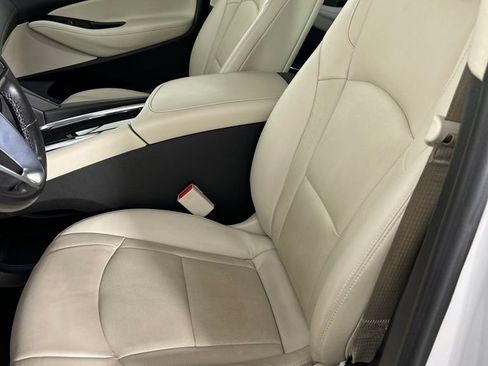 Used 2023 Buick Enclave Essence image 12