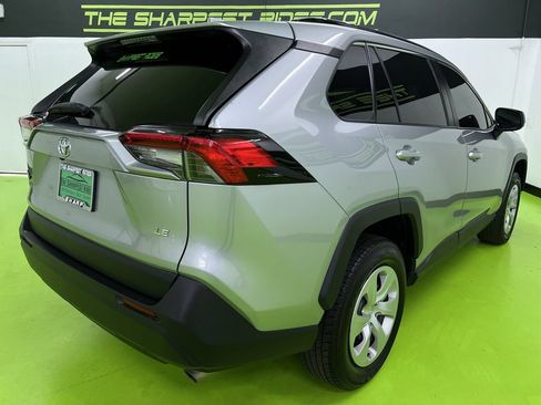 Used 2021 Toyota RAV4 LE FWD image 10