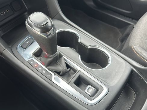 Used 2021 Chevrolet Equinox LT image 34