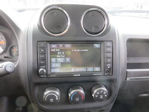 Used 2016 Jeep Patriot High Altitude image 19