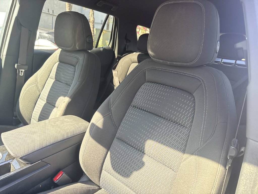 Used 2026 Chevrolet Equinox LT w/ Safety and Technology Package FWD image 19