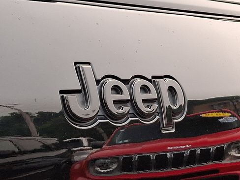 Certified 2021 Jeep Grand Cherokee L Laredo AWD/4WD image 29