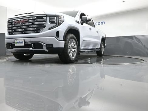 Used 2026 GMC Sierra 1500 Denali w/ Technology Package AWD/4WD image 7