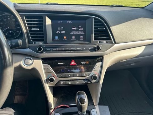 Used 2017 Hyundai Elantra Limited FWD image 14
