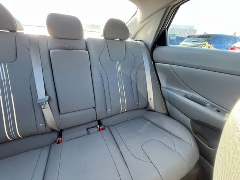 Used 2025 Hyundai Elantra SEL image 36