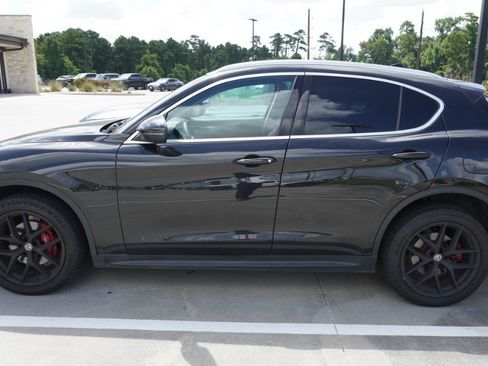 Used 2018 Alfa Romeo Stelvio AWD image 4