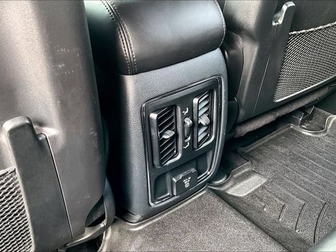 Used 2018 Jeep Grand Cherokee Altitude AWD/4WD image 32