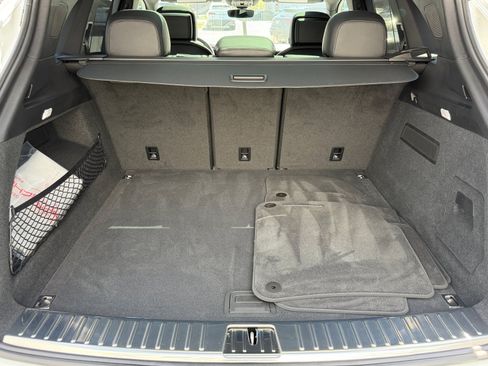 Certified 2025 Porsche Cayenne AWD/4WD image 31