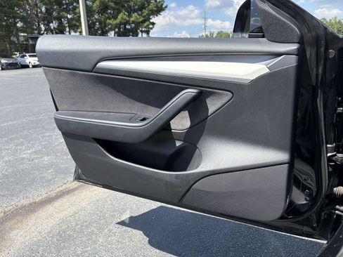 Used 2022 Tesla Model 3 Long Range AWD/4WD image 9