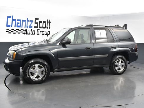 Used 2005 Chevrolet TrailBlazer LS w/ LS Preferred Equipment Group AWD/4WD image 2