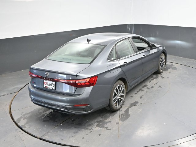 Used 2025 Volkswagen Jetta SE FWD image 30