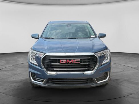 Used 2024 GMC Terrain SLE AWD/4WD image 3
