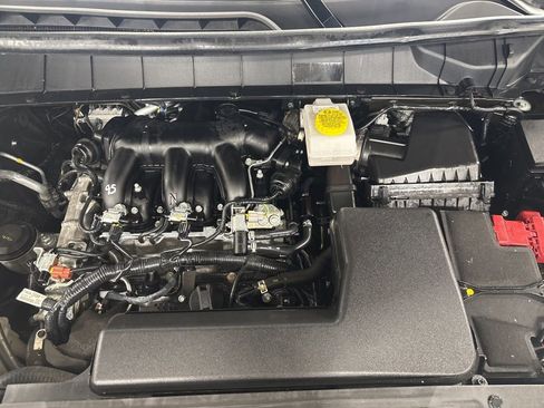 Used 2025 Nissan Pathfinder SV image 15