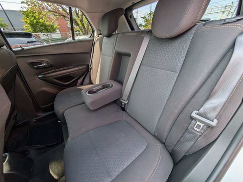 Used 2020 Chevrolet Trax LS w/ Tint and Cruise Package FWD image 18
