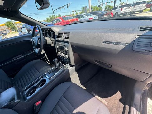 Used 2012 Dodge Challenger SXT RWD image 27