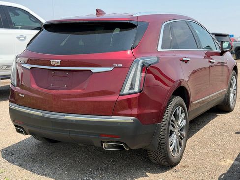 Used 2018 Cadillac XT5 Premium Luxury w/ Driver Assist Package AWD/4WD image 3