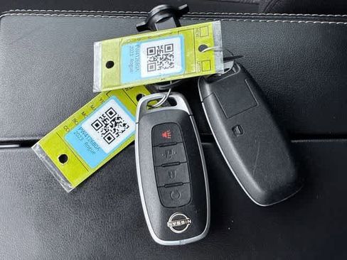 Used 2023 Nissan Rogue SV FWD image 36