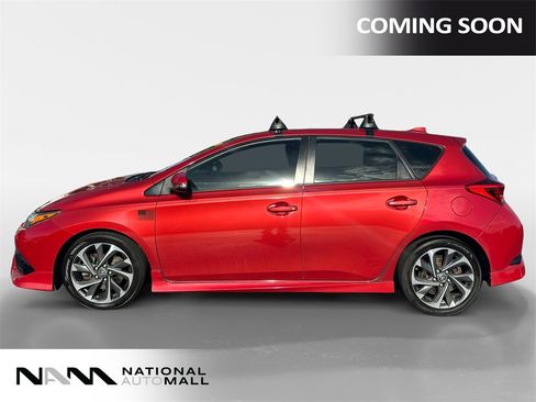 Used 2017 Toyota Corolla iM image 2