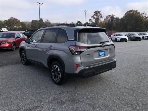 Used 2025 Subaru Forester Premium image 6