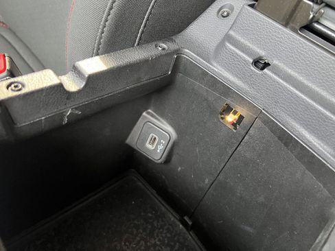 Used 2018 Jeep Wrangler Unlimited Rubicon AWD/4WD image 34