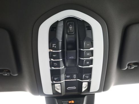 Certified 2018 Porsche Macan S AWD/4WD image 27