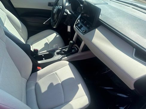 Used 2025 Toyota Corolla Cross L AWD/4WD image 28