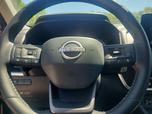 Certified 2025 Nissan Rogue SV FWD image 21