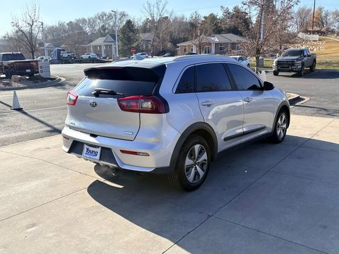 Used 2019 Kia Niro LX image 3