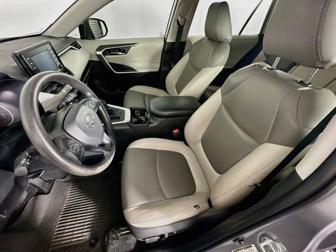 Used 2021 Toyota RAV4 XLE FWD image 13
