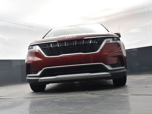 Certified 2024 Kia Carnival LX image 23