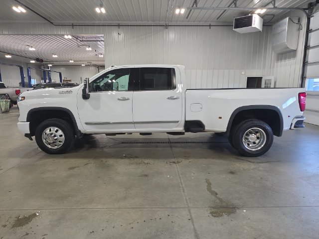 Used 2024 Chevrolet Silverado 3500 High Country w/ Technology Package AWD/4WD image 5