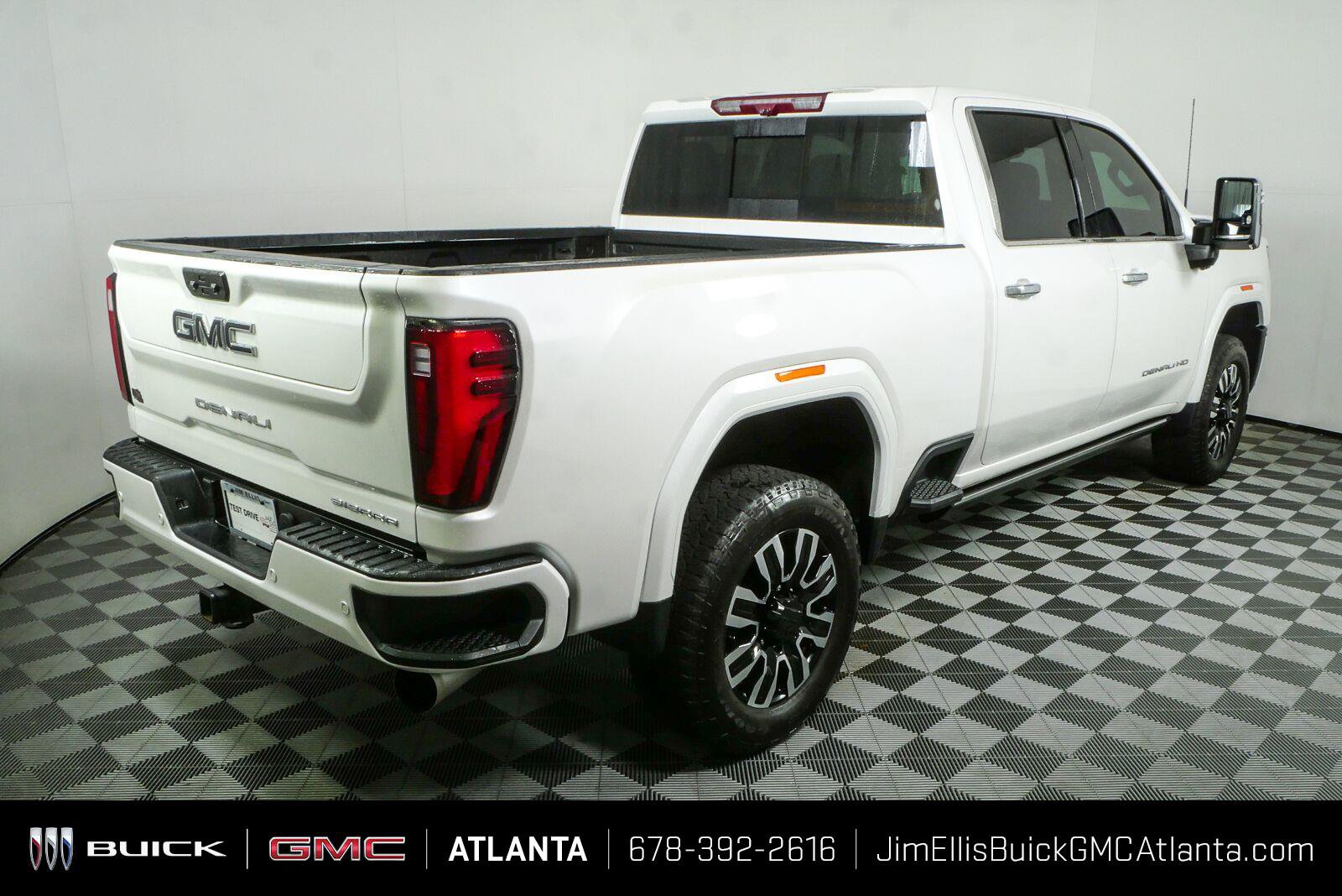Used 2024 GMC Sierra 2500 Denali Ultimate w/ Max Trailering Package AWD/4WD image 3