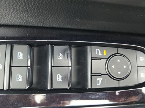 Used 2022 Nissan Pathfinder SV image 32