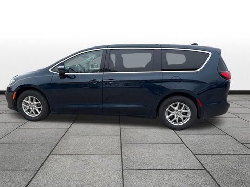 Used 2023 Chrysler Pacifica Touring-L image 27