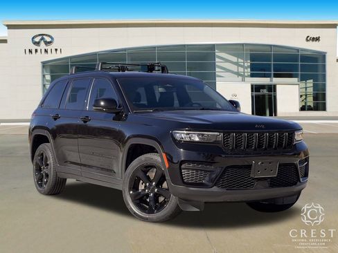 Used 2023 Jeep Grand Cherokee Altitude image 2