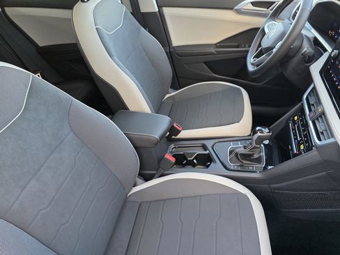 New 2026 Volkswagen Taos SE FWD image 12