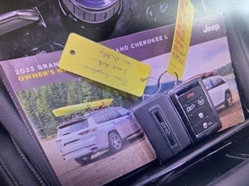 Used 2023 Jeep Grand Cherokee L Overland w/ Luxury Tech Group IV image 13