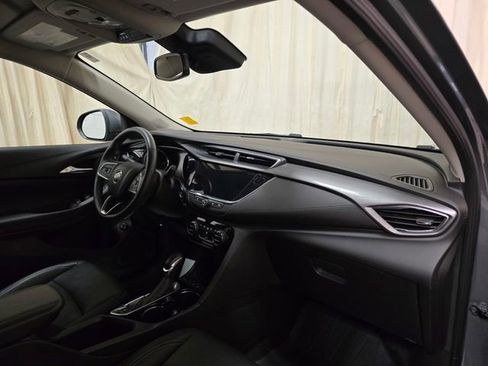 Used 2022 Buick Encore GX Essence AWD/4WD image 35