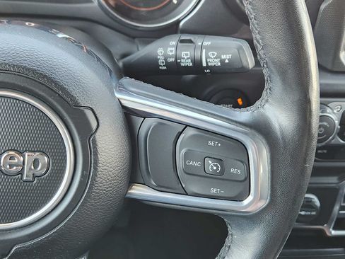 Used 2023 Jeep Wrangler Unlimited Sahara AWD/4WD image 17