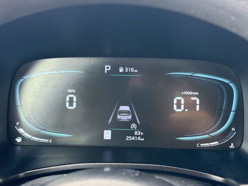 Used 2025 Kia Soul LX w/ LX Technology Package FWD image 21