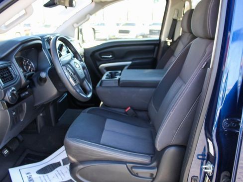Used 2022 Nissan Titan SV image 15
