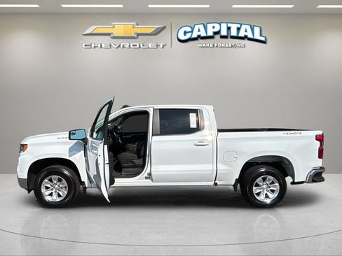 Used 2025 Chevrolet Silverado 1500 LT AWD/4WD image 3