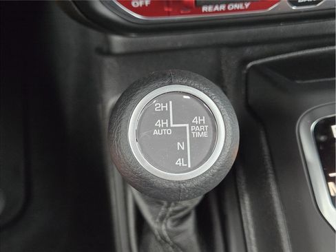 Used 2025 Jeep Wrangler Unlimited Rubicon 4xe w/ Convenience Group AWD/4WD image 30